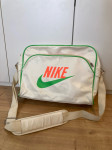Torba Nike - primerna za srednjo šolo ali fakulteto