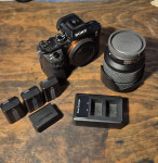 Sony A7ii z objektivom Sony FE 3.5-5.6/28-70 in opremo