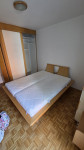 Postelja 200x160 cm in garderobna omara