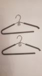 NOVO: komplet 5-ih mehko podloženih garderobnih obešalniko sive barve