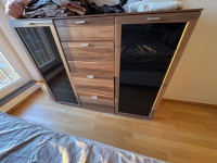 Spalnica komplet brez postelje