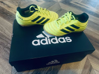 ADIDAS NOGOMETNI ČEVLJI ST.32 CENA 20€