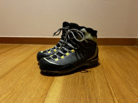 Gojzerji La Sportiva, št. 39 (Gore-Tex, usnjeni)