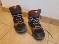 Pohodni čevlji Alpina 37