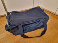 Potovalka ali športna torba temno modra dobro ohranjena