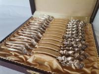 Komplet srebrnih desertnih vilic, motiv vrtnice, srebro 800/1000
