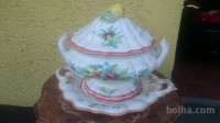 Porcelanasti jušnik s podstavkom