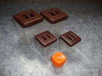 Starinske plastične posodice za shranjevanje živil