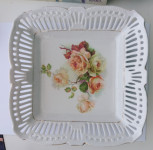 Starinski nemški porcelanasti mrežasti kvadratni krožnik z vrtnico
