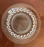 Steklen servirni krožnik ura v obliki rozet