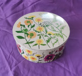 Vintage pločevinasta posoda