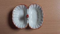 Zelo stara (porcelan) solnica/poprnica