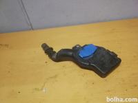 Audi A4 B8 posoda za dolivanje vode za stekla dozer