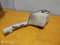 Ford Fiesta posoda za pranje stekel  -08