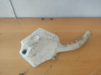 Mazda 2  posoda za pranje stekel -07