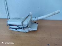 Toyota Corolla Verso posoda za pranje stekel vodo