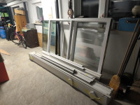 2x pvc okna 3 slojna fiksna z roletami