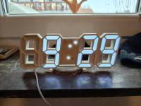3D LED digitalna ura