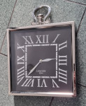 Stenska ali namizna ura Orium velikosti 28 x 28 cm