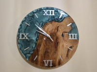 Stenska ura iz epoxy smole in lesa - Azure Driftwood 350mm