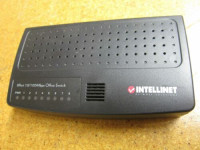Intelinet 8-portno omrežno stikalo (switch)