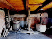 Stara lesena preša za grozdje na kamen - Alte Weinpresse