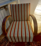 Fotelja z bidermajer dekorativnim vzorcem