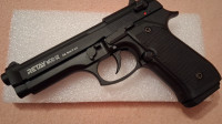 Plašilna pištola Retay 9mm. model 92,plus 50.met.in 50 raket za pok.