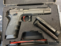 POLAVTOMATSKA PIŠTOLA CZ SP-01 6.1 SA KAL. 9X19