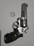 Prodam ohranjen revolver Smith Wesson 45 ACP MODEL OF 1989