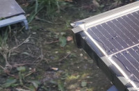 Sponke za odtekanje vode/umazanije iz solarnega modula (solarni panel)