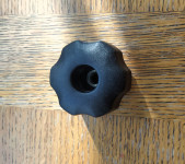 Prodam PVC matico z navojem M6.