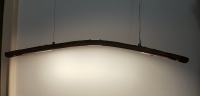 Viseča hrastova stropna luč iz letve vinskega soda
