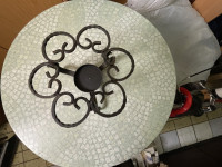 Prodam dekorativni kovinski svečnik