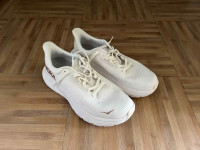 HOKA ARAHI 7 W - ŽENSKI TEKAŠKI COPATI