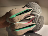 Prodam Nike ZOOMX VAPORFLY NEXT% 4