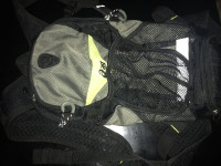 Vrhunski tekaški Asics camelbak nahrbtnik