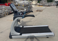 TRUE FITNESS CS600 TREADMILL – PROFESIONALNA TEKALNA STEZA