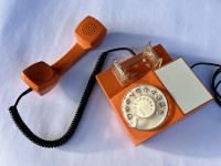 Iskra ATA-32 K telefonski aparat, oranžen