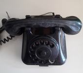 Kultni starinski telefon na številčnico, star ca. 60-70 let. Delujoč.