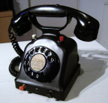 Vintage bakelitni telefon