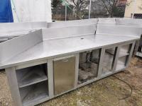 DELOVNI PULT Z KOŠEM ZA SMETI - INOX - 275 cm