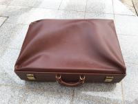 Kovcek usnjen starinski vec kosov