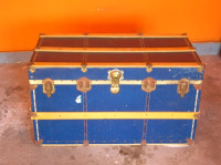 Stara potovalna skrinja