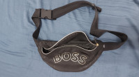 Boss torbica za okoli pasu rabljena črna