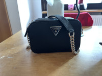 Guess torbica