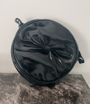 OKROGLA ČRNA TORBICA