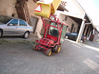 FERRARI KOMUNALNI STROJ - VRTNI TRAKTOR - možna menjava