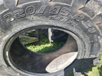 Prodam 2 kom traktorskih gum 320/85 R20
