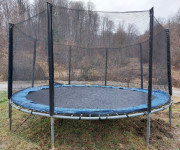 Trampolin 4 m, trampolin 3 m + možnost dostave